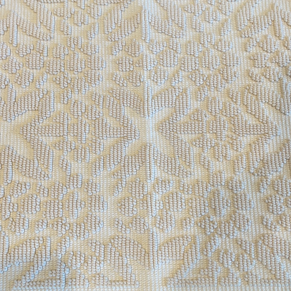 Threshold 2x3 Rug -NWOT - Picture 3 of 4